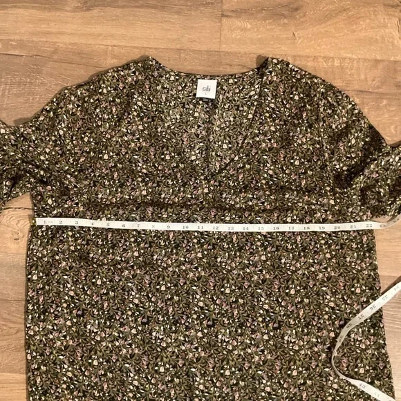 Cabi Chorous v-neck, full sleeve blouse in black, pink, brown floral, L - Picture 6 of 9